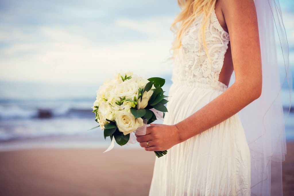 Vestido de noiva para casamento na praia: veja como acertar no look